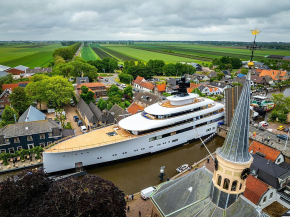 Yacht-in-Holland.jpg