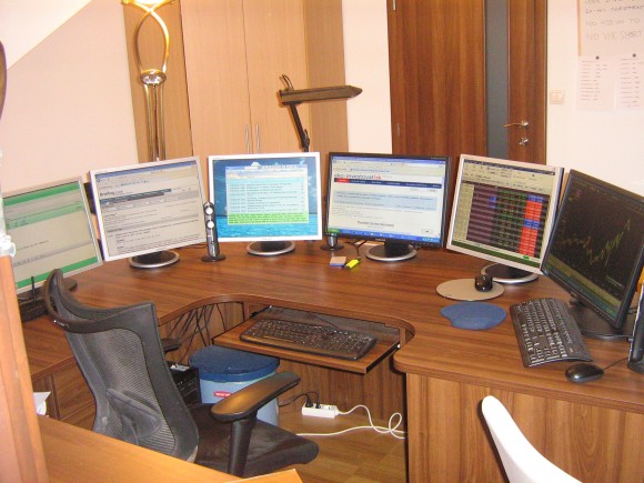 Trading desk ..JPG